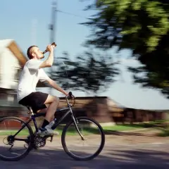 Czy można prowadzić rower po pijaku? Sprawdź poważne konsekwencje
